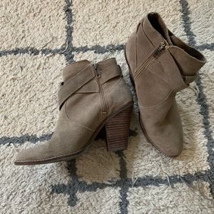 Dolce Vita Ankle Booties size 8.5